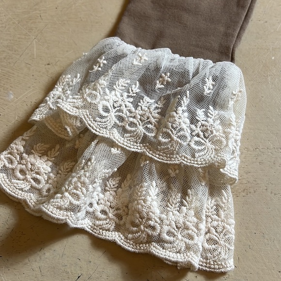 ML kids, lace hem leggings, stretchy and soft, size 7, NWOT, taupe - Picture 2 of 6